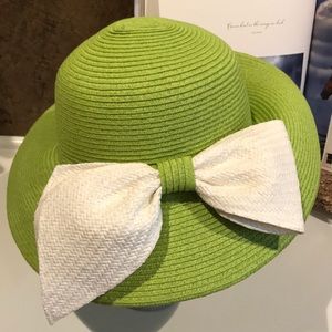 SIMPLY FLATTERING HAT